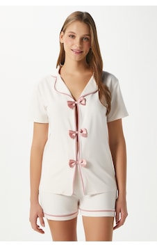 Ritnice Kadın Violet Ekru Şortlu Fiyonklu Alt Üst Pijama Takımı Ritnice Kadın Violet Ekru Şortlu Fiyonklu Alt Üst Pijama Takımı