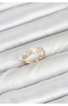 Pirinç Gold Renk Zirkon Taşlı İncili Model Kadın Yüzük Çok renkli Pirinç Gold Renk Zirkon Taşlı İncili Model Kadın Yüzük Çok renkli