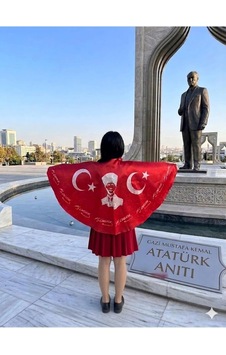 Tarzını Seç Çift Taraflı Atatürk Silüet Türk Bayraklı Pelerin Gösteri Kostümü 145x73cm Çok Renkli Tarzını Seç Çift Taraflı Atatürk Silüet Türk Bayraklı Pelerin Gösteri Kostümü 145x73cm Çok Renkli