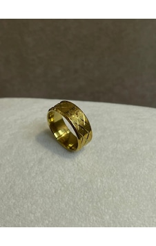 Yeni Sezon Vip Seri Paslanmaz Çelik Altın Kaplama Baklava Desen'li Alyans Yüzük Gold Yeni Sezon Vip Seri Paslanmaz Çelik Altın Kaplama Baklava Desen'li Alyans Yüzük Gold