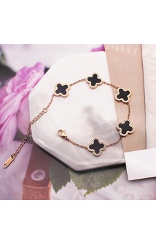 Novahub Siyah Moda Titanyum Çelik Dört Yapraklı Yonca Bileklik Basit High-end Beş Kabuk Solmaz Dört Yapraklı Yonca Bileklik Siyah Siyah