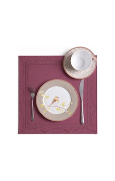 Nakışlı Deri Amerikan Servis 2'li Set Çift Taraflı Kare Supla 40x40 Cm Olise Bordo Nakışlı Deri Amerikan Servis 2'li Set Çift Taraflı Kare Supla 40x40 Cm Olise Bordo