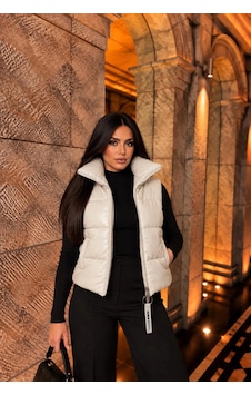 Elora Atelier Dik Yaka Fermuarlı Mat Deri Şişme Yelek Bej Elora Atelier Dik Yaka Fermuarlı Mat Deri Şişme Yelek Bej