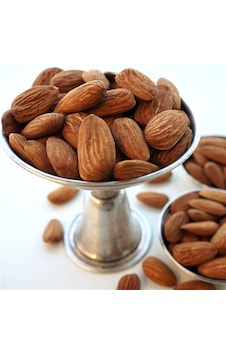 Çiğ Tuzsuz Datça Yerli Badem İçi 1 KG Çiğ Tuzsuz Datça Yerli Badem İçi 1 KG