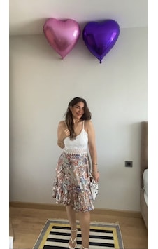 Kadın Askılı V Yakalı Üst Dantel Alt Süprem Mini Elbise Beyaz Kadın Askılı V Yakalı Üst Dantel Alt Süprem Mini Elbise Beyaz