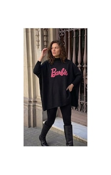 Onno Style Women Barbie Nakışlı Yırtmaçlı Triko Kadın Panço Siyah Onno Style Women Barbie Nakışlı Yırtmaçlı Triko Kadın Panço Siyah