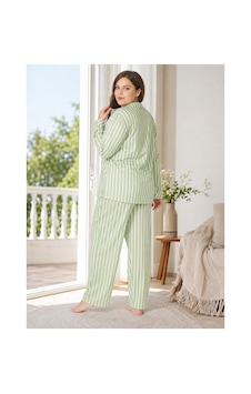 Alperi Büyük Beden Kadın Boydan Düğmeli Çizgili Mevsimlik Pijama Takım B790-45 YESIL Alperi Büyük Beden Kadın Boydan Düğmeli Çizgili Mevsimlik Pijama Takım B790-45 YESIL