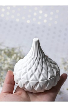 Kristal Kapaklı Dekoratif Kutu Şık Ve Fonksiyonel Tasarım Beyaz Kristal Kapaklı Dekoratif Kutu Şık Ve Fonksiyonel Tasarım Beyaz