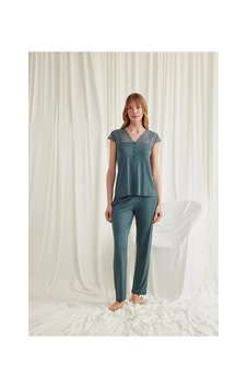 Hrşytrend Herşeytrend Yakası Kolu Ve Omzu Dantelli Önü Düğmeli Pijama Takımı Yeşil Hrşytrend Herşeytrend Yakası Kolu Ve Omzu Dantelli Önü Düğmeli Pijama Takımı Yeşil