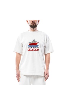 O Gemi Bir Gün Gelecek Oversize Beyaz Tişört O Gemi Bir Gün Gelecek Oversize Beyaz Tişört