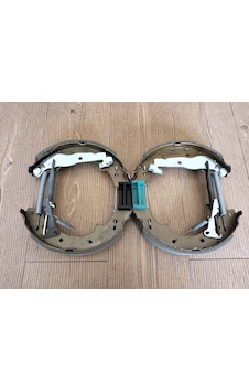 Bmw E30 Arka Fren Balatası Ve Cırcır Set Ful Jurid Bmw E30 Arka Fren Balatası Ve Cırcır Set Ful Jurid
