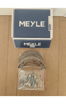 Mercedes W115 W116 W123 W126 El Fren Balatası Takımı Yaylı Meyle A1264200120 0140420102 Mercedes W115 W116 W123 W126 El Fren Balatası Takımı Yaylı Meyle A1264200120 0140420102