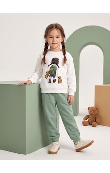 Zekids Kız Çocuk Ekru Baskılı Sweatshirt Ve Yeşil Jogger Eşofman Takımı-17434 Beyaz Zekids Kız Çocuk Ekru Baskılı Sweatshirt Ve Yeşil Jogger Eşofman Takımı-17434 Beyaz