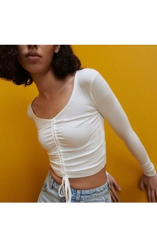Escbutik Kadın V-yaka Önü Büzgülü Uzun Kollu Crop Bluz Beyaz Escbutik Kadın V-yaka Önü Büzgülü Uzun Kollu Crop Bluz Beyaz
