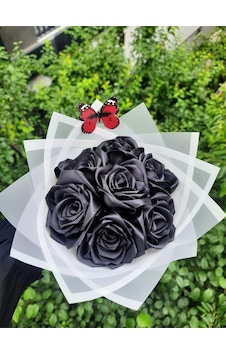 7 Li Solmayan Gül Buketi Siyah Gül Dışı Beyaz Siyah 7 Li Solmayan Gül Buketi Siyah Gül Dışı Beyaz Siyah