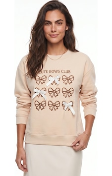 Onloox Kadın Bej Bej Pamuklu Üç İplik Şardonlu Bisiklet Yaka Fiyonk Nakışlı Kurdele Aksesuarlı Sweatshirt Onloox Kadın Bej Bej Pamuklu Üç İplik Şardonlu Bisiklet Yaka Fiyonk Nakışlı Kurdele Aksesuarlı Sweatshirt