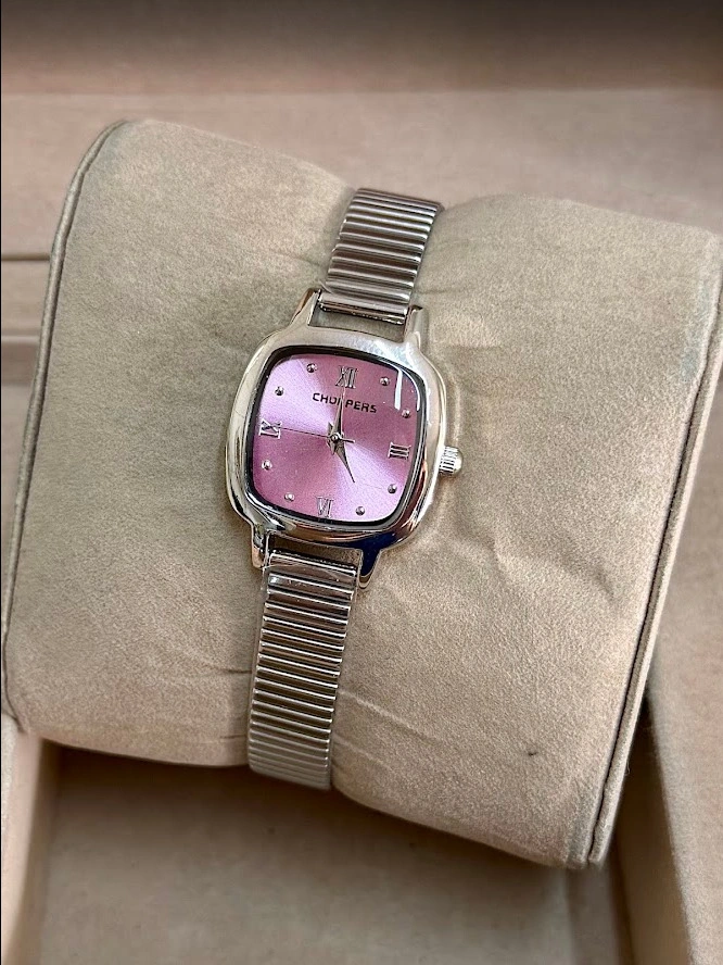 Gümüş Renk Kaplama Çelik Kordonlu Şık Vıp Model Pembe Kare Kadranlı Kadın Saati Vintage Şıklık Gümüş Gümüş Renk Kaplama Çelik Kordonlu Şık Vıp Model Pembe Kare Kadranlı Kadın Saati Vintage Şıklık Gümüş