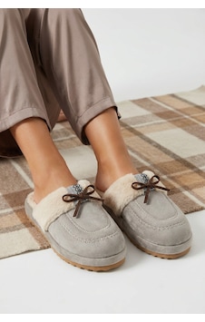 N Moda Kadın Fiyonklu Süet Dokulu Ev Terliği Peluş Detaylı Kapalı Burun Arkası Açık Kışlık Rahat Şık Panduf Gri N Moda Kadın Fiyonklu Süet Dokulu Ev Terliği Peluş Detaylı Kapalı Burun Arkası Açık Kışlık Rahat Şık Panduf Gri