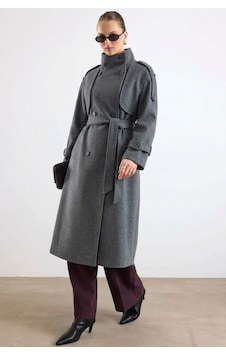 Olcay Dik Yaka Apolet Ve Pelerin Detaylı Oversize Kaban Koyu Gri 3198 Olcay Dik Yaka Apolet Ve Pelerin Detaylı Oversize Kaban Koyu Gri 3198