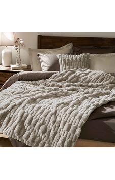 Linens Latrell Çift Kişilik Battaniye Vizon
