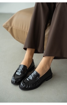 Selin Shoes Lurein Büzgülü Hafif Kalın Topuk Kadın Loafer- Siyah Rugan Selin Shoes Lurein Büzgülü Hafif Kalın Topuk Kadın Loafer- Siyah Rugan