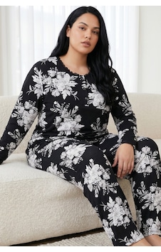 Siyah İnci Düğmeli Pamuklu Likralı Büyük Beden Battal Boy Örme Pijama Takım 26240930 Çok Renkli Siyah İnci Düğmeli Pamuklu Likralı Büyük Beden Battal Boy Örme Pijama Takım 26240930 Çok Renkli