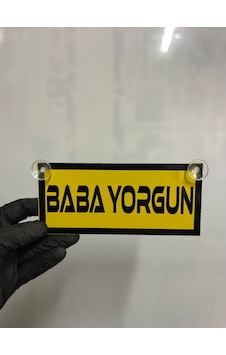 Sarı Renk Üzeri Siyah Renk Baba Yorgun Yazılı Vantuzlu Cam Süsü Sarı Renk Üzeri Siyah Renk Baba Yorgun Yazılı Vantuzlu Cam Süsü