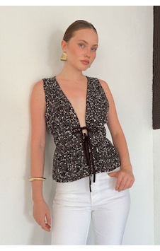 Verymoda V Yaka Belden Bağcıklı Pullu Yelek Bluz D3135 Koyu Kahve Verymoda V Yaka Belden Bağcıklı Pullu Yelek Bluz D3135 Koyu Kahve