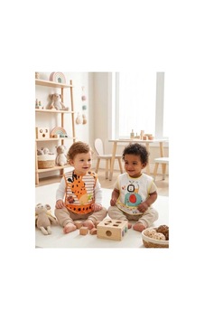 Bebek Beyaz Turuncu Desenli Figürlü Sıvı Geçirmez Mama Önlüğü Turuncu Bebek Beyaz Turuncu Desenli Figürlü Sıvı Geçirmez Mama Önlüğü Turuncu