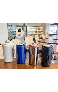 Charm Detaylı Ve Derece Göstergeli Vakumlu Mug Termos Bardak 480 Ml Çok Renkli Charm Detaylı Ve Derece Göstergeli Vakumlu Mug Termos Bardak 480 Ml Çok Renkli