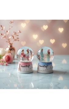 Love Story Işıklı Mini Kar Küresi . Love Story Işıklı Mini Kar Küresi .