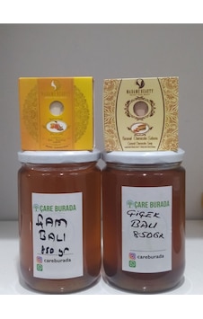 Çare Burada Çiçek + Çam Balı 2 x 850 G + Bitkisel Sabun 2'li Çare Burada Çiçek + Çam Balı 2 x 850 G + Bitkisel Sabun 2'li