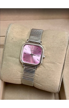 Gümüş Renk Kaplama Çelik Kordon Şık Vıp Model Pembe Kare Kadranlı Kadın Saati Vintage Şıklık Gümüş Gümüş Renk Kaplama Çelik Kordon Şık Vıp Model Pembe Kare Kadranlı Kadın Saati Vintage Şıklık Gümüş