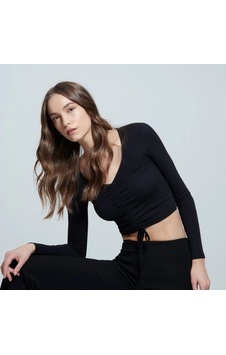 Escbutik Kadın V-yaka Önü Büzgülü Uzun Kollu Crop Bluz Siyah Escbutik Kadın V-yaka Önü Büzgülü Uzun Kollu Crop Bluz Siyah