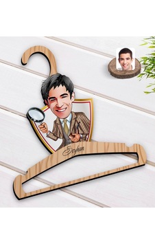 Kişiye Özel Müfettiş Karikatürlü Standart Boy Ahşap Elbise Askısı (551145208) Kişiye Özel Müfettiş Karikatürlü Standart Boy Ahşap Elbise Askısı (551145208)