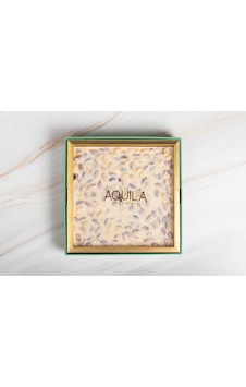 Aquila Chocolate Antep Fıstıklı Beyaz Çikolata 250gr Aquila Chocolate Antep Fıstıklı Beyaz Çikolata 250gr