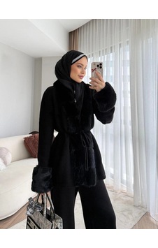Elora Atelier Siyah Kürk Detaylı Triko Takım Elora Atelier Siyah Kürk Detaylı Triko Takım