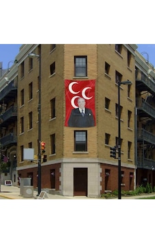 Alparslan Türkeş Ve 3 Hilal Kırmızı Sancak Bayrak Mhp - 200x300cm 2 X 3 Metre 1 Alparslan Türkeş Ve 3 Hilal Kırmızı Sancak Bayrak Mhp - 200x300cm 2 X 3 Metre 1