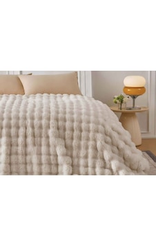 Merinos Angora Kürk Bubble Tavşan Tüyü Battaniye 220x240 Kutulu Bej Merinos Angora Kürk Bubble Tavşan Tüyü Battaniye 220x240 Kutulu Bej