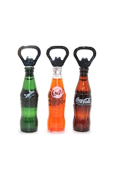 İkonik İçecek Şişesi Tasarımlı Magnetli Şişe Açacağı Alk4604 Sarı İkonik İçecek Şişesi Tasarımlı Magnetli Şişe Açacağı Alk4604 Sarı