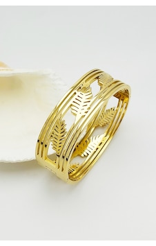 Caisya Altın Kaplama Yaprak İşlemeli Geniş Enli Çelik Kelepçe Bileklik 17 CM Gold Caisya Altın Kaplama Yaprak İşlemeli Geniş Enli Çelik Kelepçe Bileklik 17 CM Gold