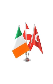 Saten Masa Üstü Üçlü Bayrak Takımı Saten Masa Üstü Üçlü Bayrak Takımı