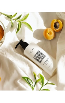 Wellness Exclusive White Tea & Apricot Hand & Body Lotion 380 Ml Beyaz Çay Ve Kayısı Özlü El Ve Vücut Losyonu Wellness Exclusive White Tea & Apricot Hand & Body Lotion 380 Ml Beyaz Çay Ve Kayısı Özlü El Ve Vücut Losyonu