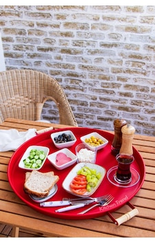 Kitchen Trend 51 CM Ahşap Kulplu Metal Yuvarlak Kırmızı Tepsi . Kitchen Trend 51 CM Ahşap Kulplu Metal Yuvarlak Kırmızı Tepsi .