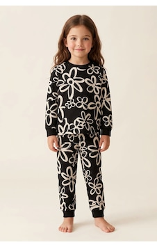 Zuzunga Kız Çocuk Siyah Beyaz Büyük Papatya Desenli Uzun Kollu Pijama Takımı Zuzunga Kız Çocuk Siyah Beyaz Büyük Papatya Desenli Uzun Kollu Pijama Takımı