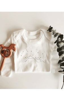 İmaj Tuğbababy Siyah Dağ Desenli Uzun Kol Çıtçıtlı Organik Bebek Body Beyaz İmaj Tuğbababy Siyah Dağ Desenli Uzun Kol Çıtçıtlı Organik Bebek Body Beyaz