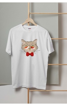 Mor Mürekkep Gözlüklü Kırmızı Papyonlu Kedi Baskılı Beyaz Kadın Tişört Mor Mürekkep Gözlüklü Kırmızı Papyonlu Kedi Baskılı Beyaz Kadın Tişört