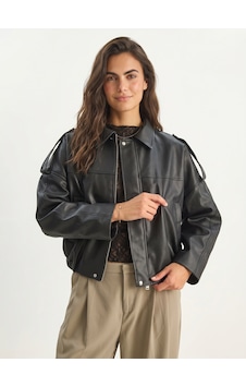 Onloox Kadın Siyah Siyah Suni Deri Kumaş Oversize Kesim Apolet Detaylı Cepli Bomber Ceket Onloox Kadın Siyah Siyah Suni Deri Kumaş Oversize Kesim Apolet Detaylı Cepli Bomber Ceket
