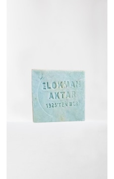 Lokman Aktar El Yapımı Kostiksiz Isırgan Sabunu 6.5 x 6.5 x 2.5 CM 1 Adet Lokman Aktar El Yapımı Kostiksiz Isırgan Sabunu 6.5 x 6.5 x 2.5 CM 1 Adet