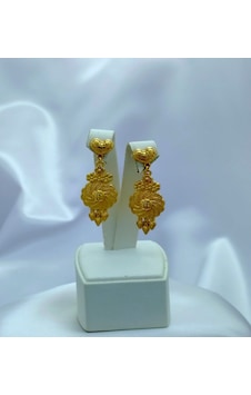 Yeni Sezon Vip Seri Paslanmaz Çelik Altın Kaplama Sallantı'lı Hint Küpe Gold Yeni Sezon Vip Seri Paslanmaz Çelik Altın Kaplama Sallantı'lı Hint Küpe Gold